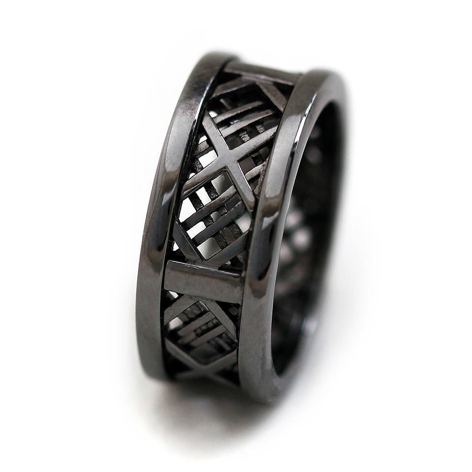 wedding band made in gold and black rhodium with mash