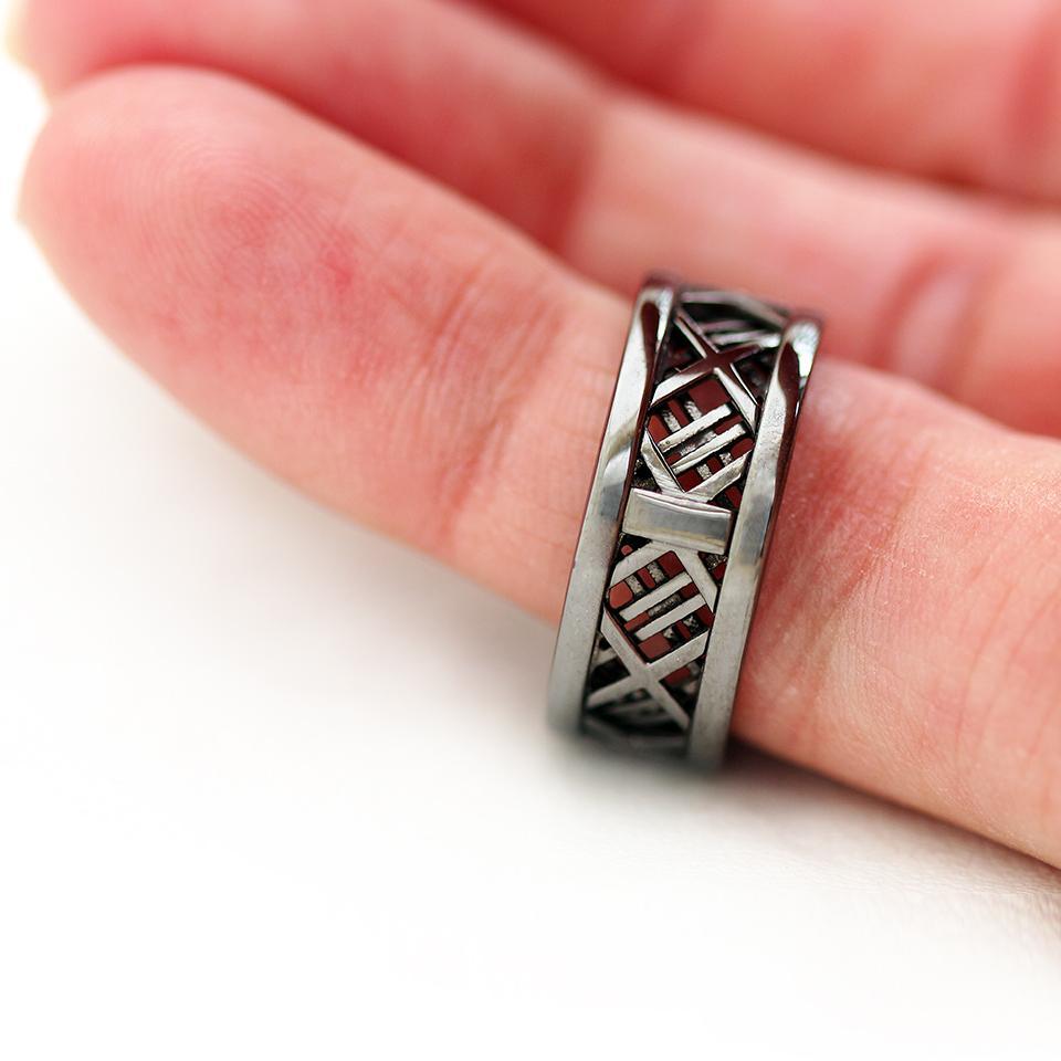 wedding band made in gold and black rhodium with mash