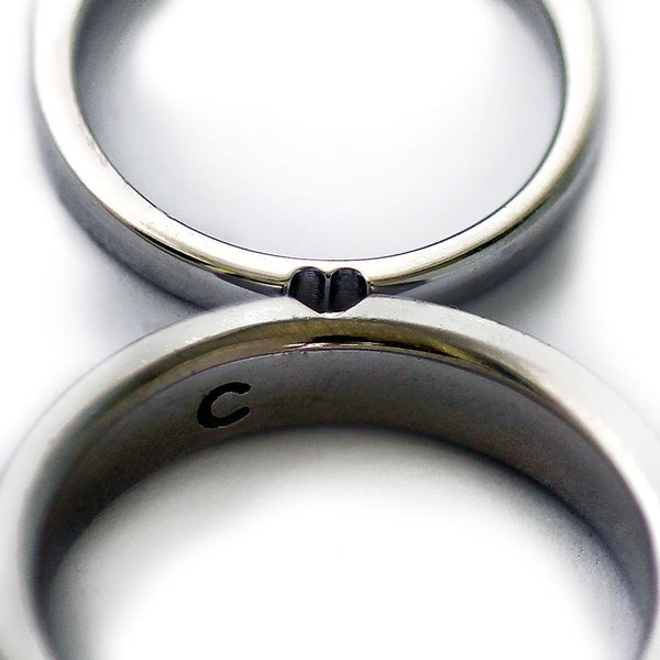 Detail of the wide and narrow bands showing the outer and central diamond heart settings