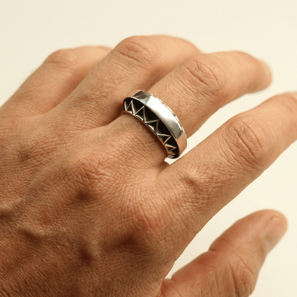 Bold Geometric Statement Ring