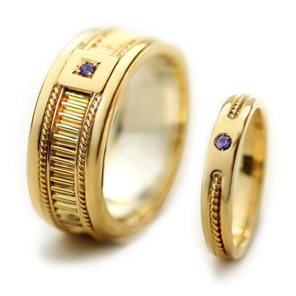 His and hers wedding rings with rare purple sapphire, filigree wedding band set, wide mens wedding band 10mm and thin wedding band 4mm, rope twist borders, textured wedding band, matching wedding bands handmade Barcelona, unique wedding rings