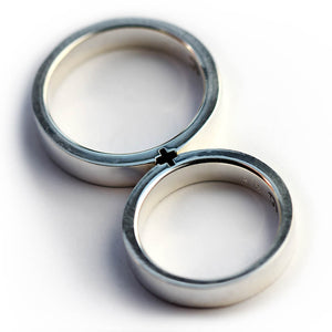 Cadi minimalist plus symbol rings joined to complete the hidden geometric design