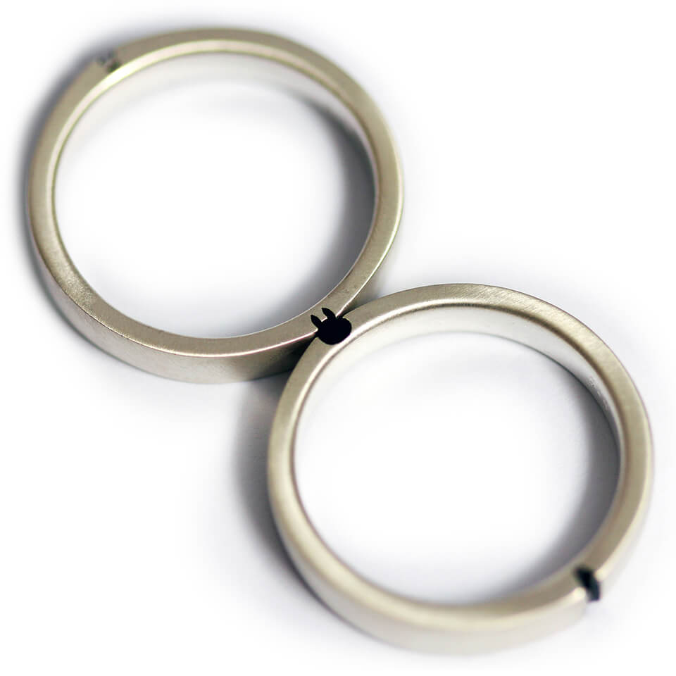 Cadi bunny and carrot couple rings joined to complete the playful animal symbol