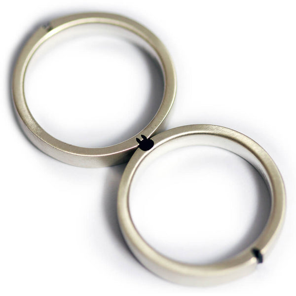 Cadi bunny and carrot couple rings joined to complete the playful animal symbol