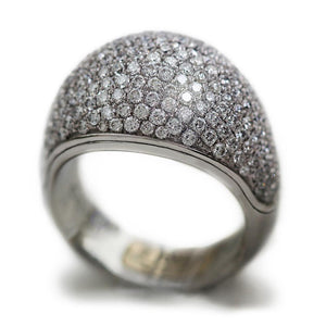 Carpet of diamonds on sliver round shape ring