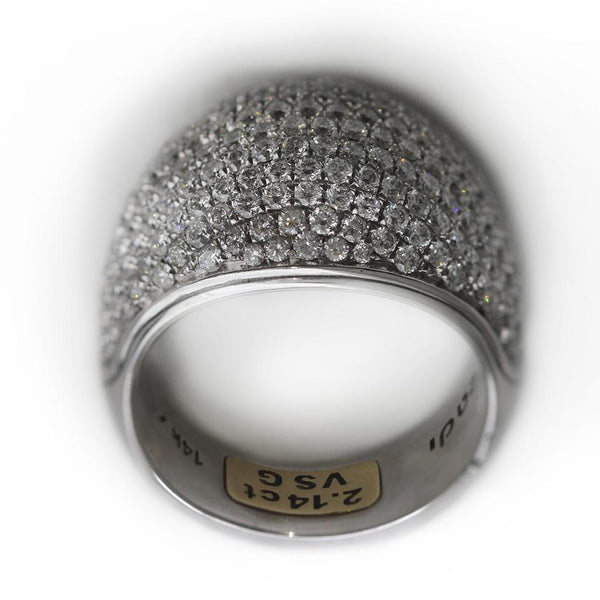 Carpet of diamonds on sliver round shape ring