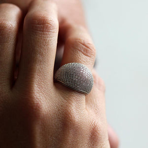 Carpet of diamonds on sliver round shape ring