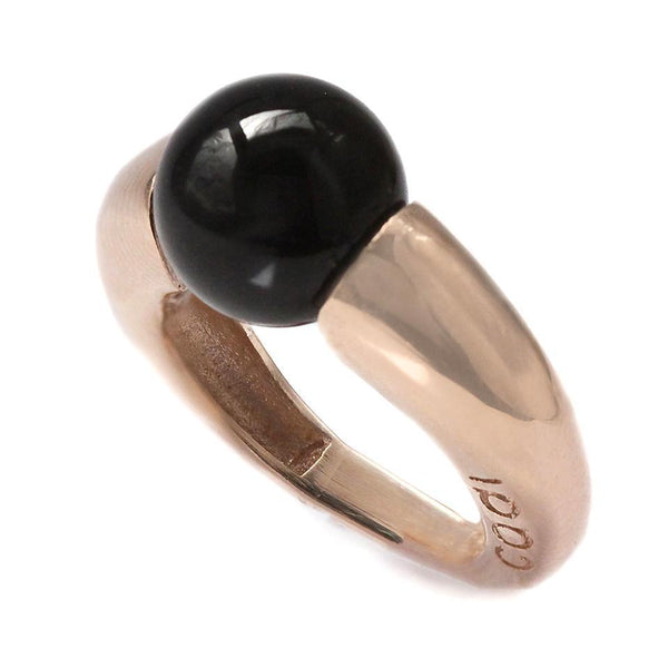 gorgeous combination of rose gold and black stone in one ring