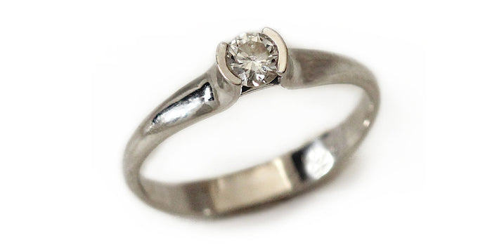 white gold solitaire center diamond stone