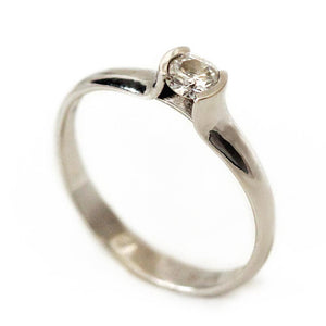 white gold solitaire center diamond stone