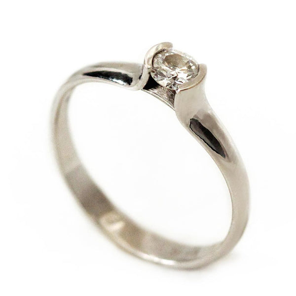 white gold solitaire center diamond stone