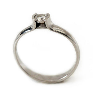 white gold solitaire center diamond stone
