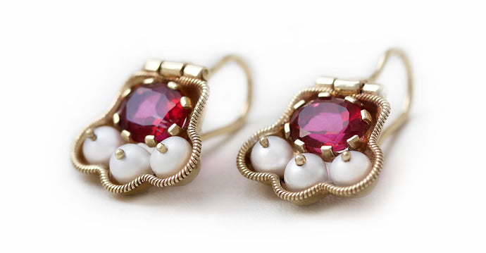 Japanese earrings with Pearls and red Topaz in yellow-gold
