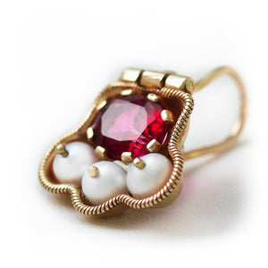 Japanese earrings with Pearls and red Topaz in yellow-gold