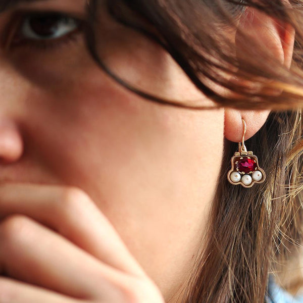 Japanese earrings with Pearls and red Topaz in yellow-gold