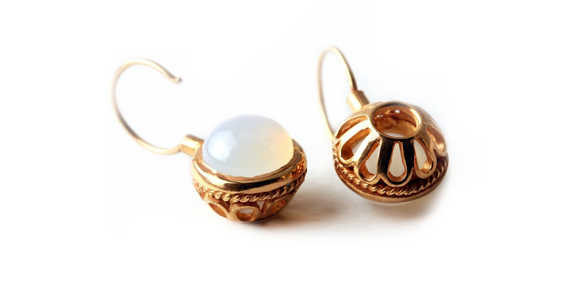Vintage looking earrings on sale