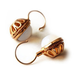 Vintage looking earrings with white stone ball in rose gold