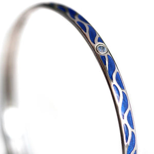 gold bangle with Topaz set in Great wave 