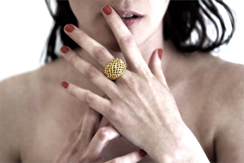 BIG BEE HIVE RING - yellow