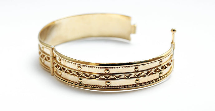 Gold Filigree decorated Faro bracelet for women