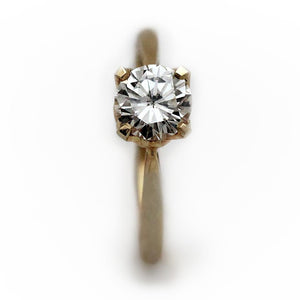 Traditional classic Diamond ring in yellow gold