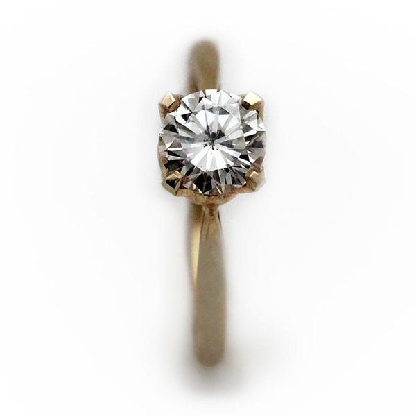 Traditional classic Diamond ring in yellow gold