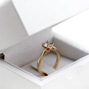 Traditional classic Diamond ring in yellow gold