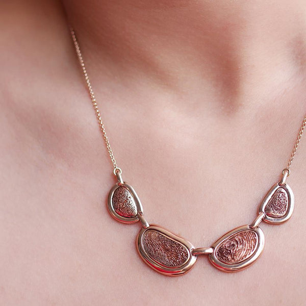 Fingerprint jewelry necklace for the family mom in rose gold organic pebbles 