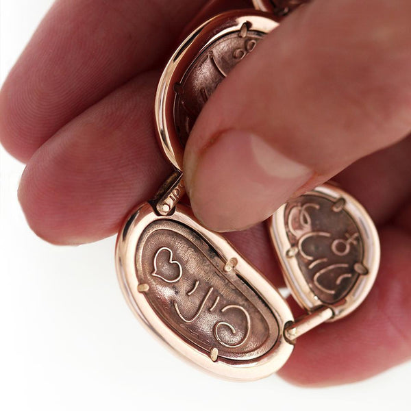 neckless with organic pebbles Fingerprint, a family jewelry gift